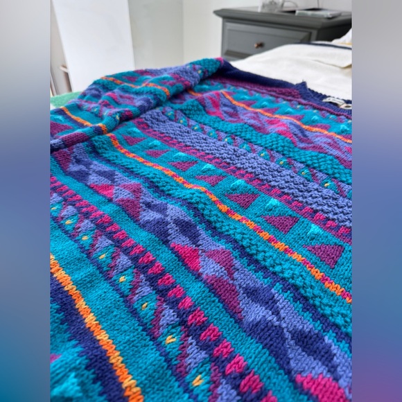 Vintage Vibrant Patterned Sweater - Picture 8 of 15